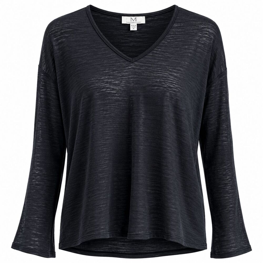Elevate your everyday wardrobe with this classic Magaschoni black knit top. Desi